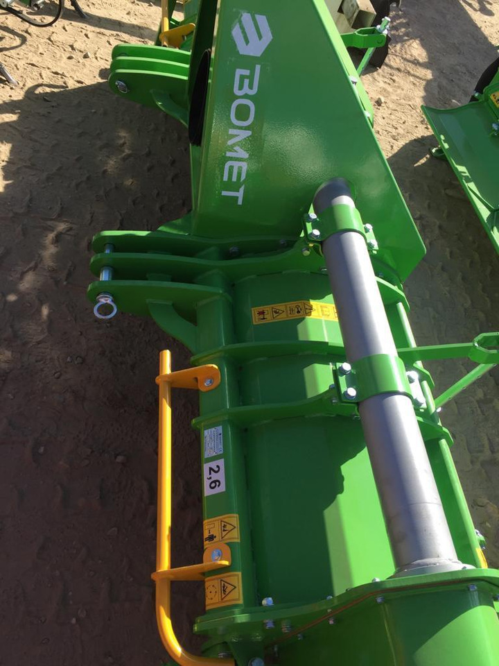 Bomet rotary tiller Volans U540/6, 2,6 m - Talajmaró: 4 kép. Bomet rotary tiller Volans U540/6, 2,6 m - Talajmaró: 4 kép.