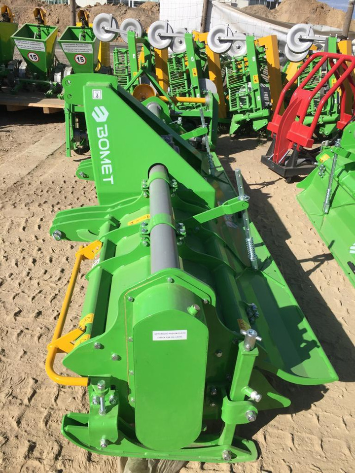 Bomet rotary tiller Volans U540/6, 2,6 m - Talajmaró: 1 kép. Bomet rotary tiller Volans U540/6, 2,6 m - Talajmaró: 1 kép.