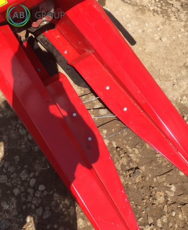 Fimaks single row maize chopper MC10X - on stock - Kukorica adapter: 3 kép. Fimaks single row maize chopper MC10X - on stock - Kukorica adapter: 3 kép.
