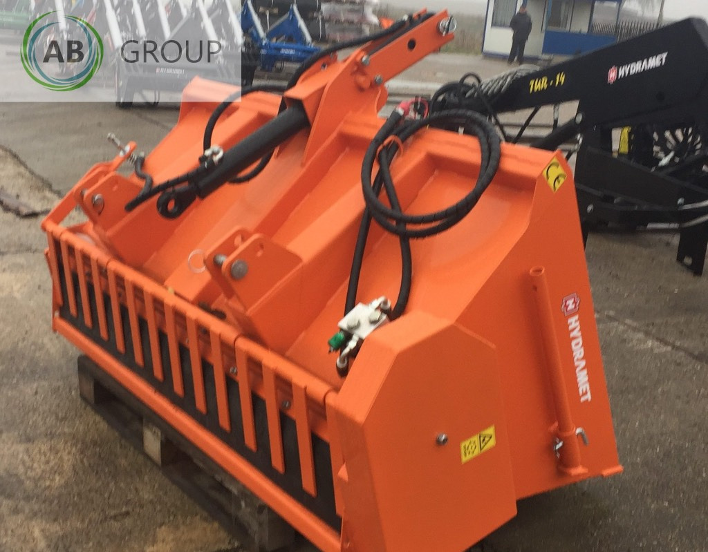 Hydramet tractor sand spreader T-018 - Homok-/ Sószóró: 4 kép. Hydramet tractor sand spreader T-018 - Homok-/ Sószóró: 4 kép.