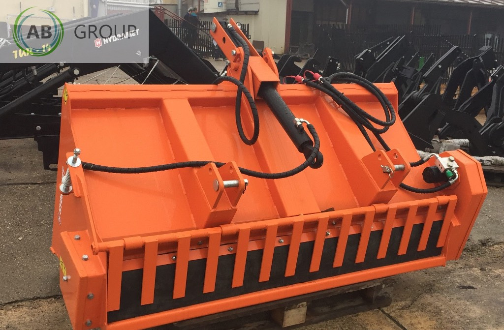 Hydramet tractor sand spreader T-018 - Homok-/ Sószóró: 3 kép. Hydramet tractor sand spreader T-018 - Homok-/ Sószóró: 3 kép.