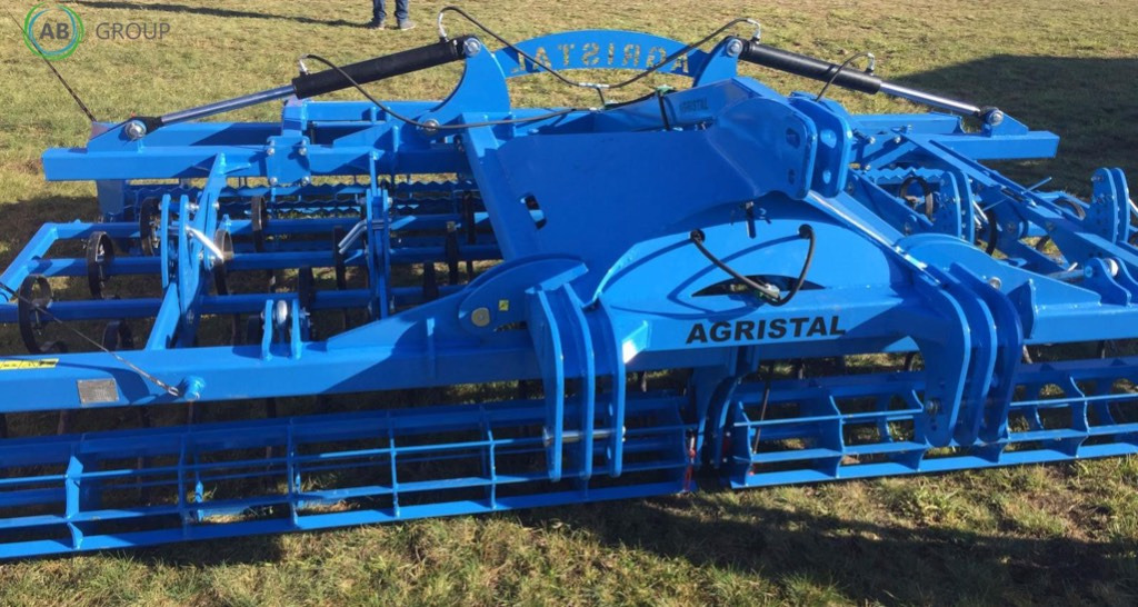 Hydraulically folding seedbed cultivator 4,2 m Agristal AU - Kultivátor: 1 kép. Hydraulically folding seedbed cultivator 4,2 m Agristal AU - Kultivátor: 1 kép.