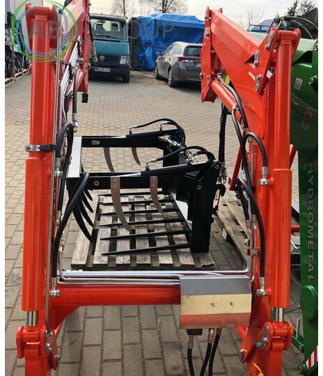 Hydrometal ładowacz czołowy AT-20 - Homlokrakodó traktorhoz: 2 kép. Hydrometal ładowacz czołowy AT-20 - Homlokrakodó traktorhoz: 2 kép.