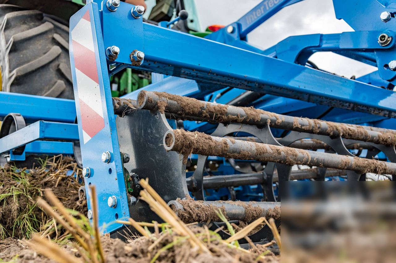 Inter-Tech cultivating and sowing unit 2.7m BAU01 - Kultivátor: 5 kép. Inter-Tech cultivating and sowing unit 2.7m BAU01 - Kultivátor: 5 kép.