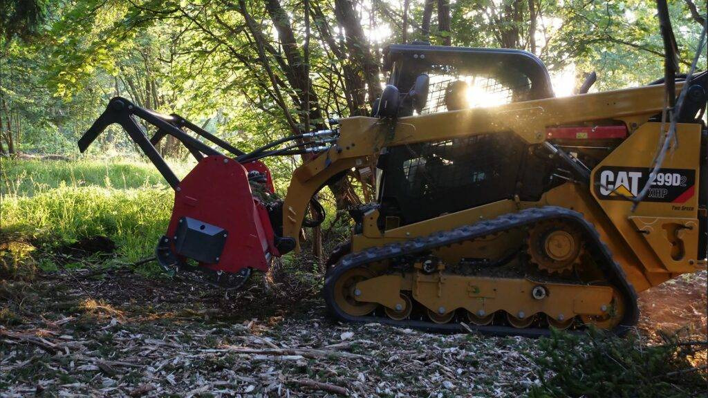 Kovaco 1.65 forestry mulcher for skid loaders - Erdészeti mulcsozó: 4 kép. Kovaco 1.65 forestry mulcher for skid loaders - Erdészeti mulcsozó: 4 kép.