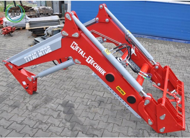 METAL-TECHNIK ładowacz czołowy MT-02 - Homlokrakodó traktorhoz: 3 kép. METAL-TECHNIK ładowacz czołowy MT-02 - Homlokrakodó traktorhoz: 3 kép.