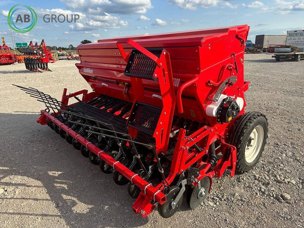 Mechanical trailed grain seeder Ozdoken Pertum-F 300 - Double-Disc Coulter - Szemenkénti vetőgép: 2 kép. Mechanical trailed grain seeder Ozdoken Pertum-F 300 - Double-Disc Coulter - Szemenkénti vetőgép: 2 kép.