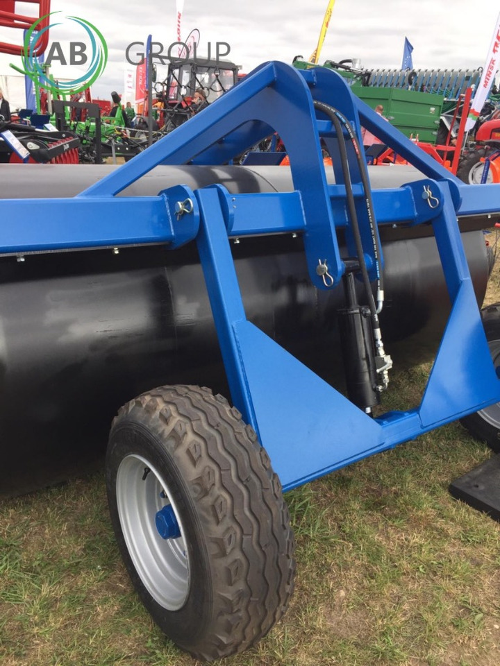 Metal-Technik Meadow Roller 2,66 m - Mezőgazdasági hengerek: 4 kép. Metal-Technik Meadow Roller 2,66 m - Mezőgazdasági hengerek: 4 kép.