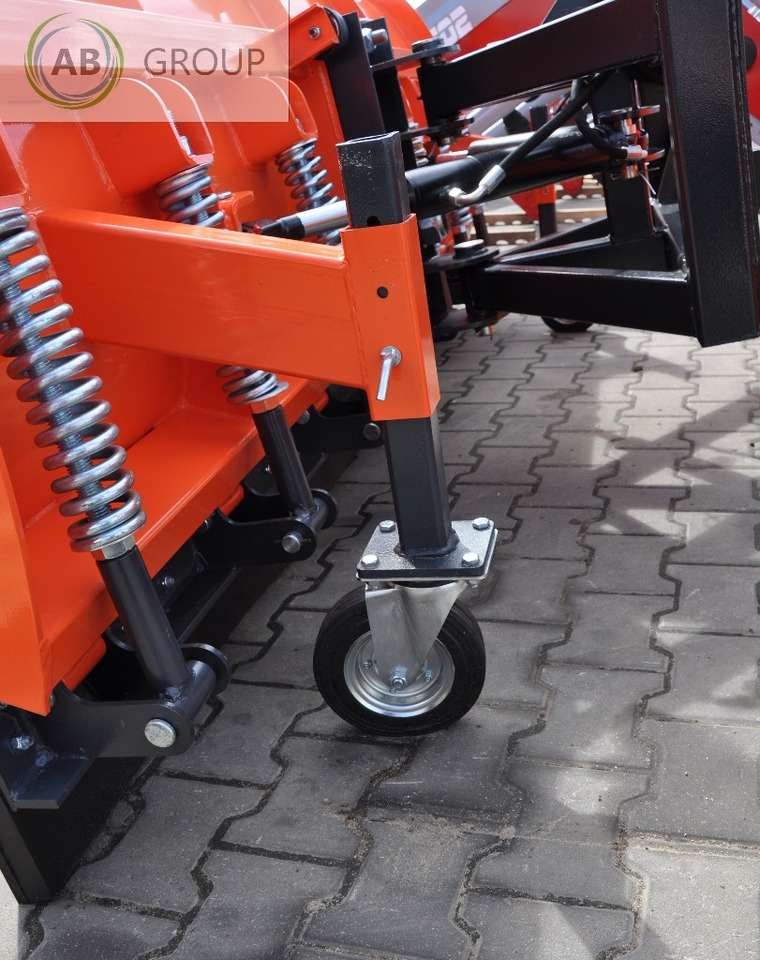 Metal-Technik snow plow 3.0 m category II - Hóeke - Mezőgazdasági gépek: 2 kép. Metal-Technik snow plow 3.0 m category II - Hóeke - Mezőgazdasági gépek: 2 kép.