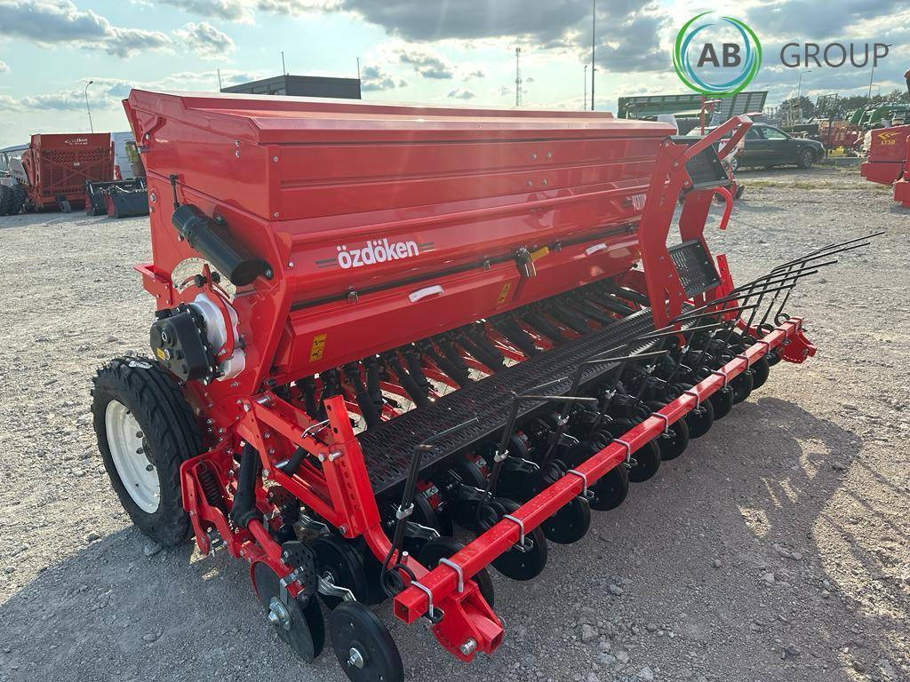 Ozdoken Pertum F 300 trailed mechanical grain seeder – single-disc coulter - Szemenkénti vetőgép: 1 kép. Ozdoken Pertum F 300 trailed mechanical grain seeder – single-disc coulter - Szemenkénti vetőgép: 1 kép.