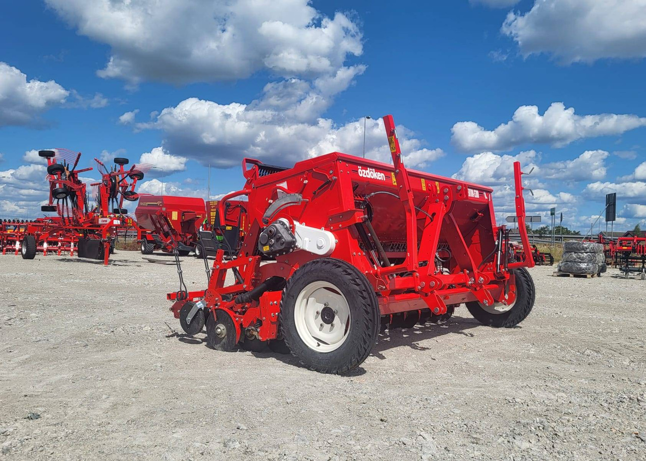Ozdoken mechanical seed drill Pertum-S 300 - double-disc - on stock - Szemenkénti vetőgép: 3 kép. Ozdoken mechanical seed drill Pertum-S 300 - double-disc - on stock - Szemenkénti vetőgép: 3 kép.