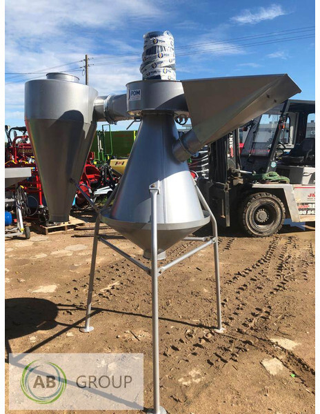 Pom Augustów separator ziarna M502 - Magtisztító gép: 4 kép. Pom Augustów separator ziarna M502 - Magtisztító gép: 4 kép.