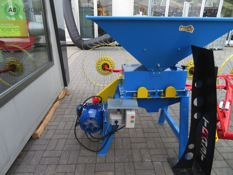 Taret roller crusher for grain - Betakarítás utáni berendezés: 1 kép. Taret roller crusher for grain - Betakarítás utáni berendezés: 1 kép.