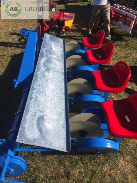 Taret seeding planter 4-rows - Vetőgép: 3 kép. Taret seeding planter 4-rows - Vetőgép: 3 kép.