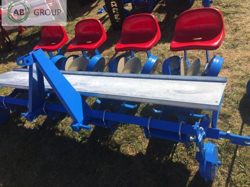 Taret seeding planter 4-rows - Vetőgép: 4 kép. Taret seeding planter 4-rows - Vetőgép: 4 kép.