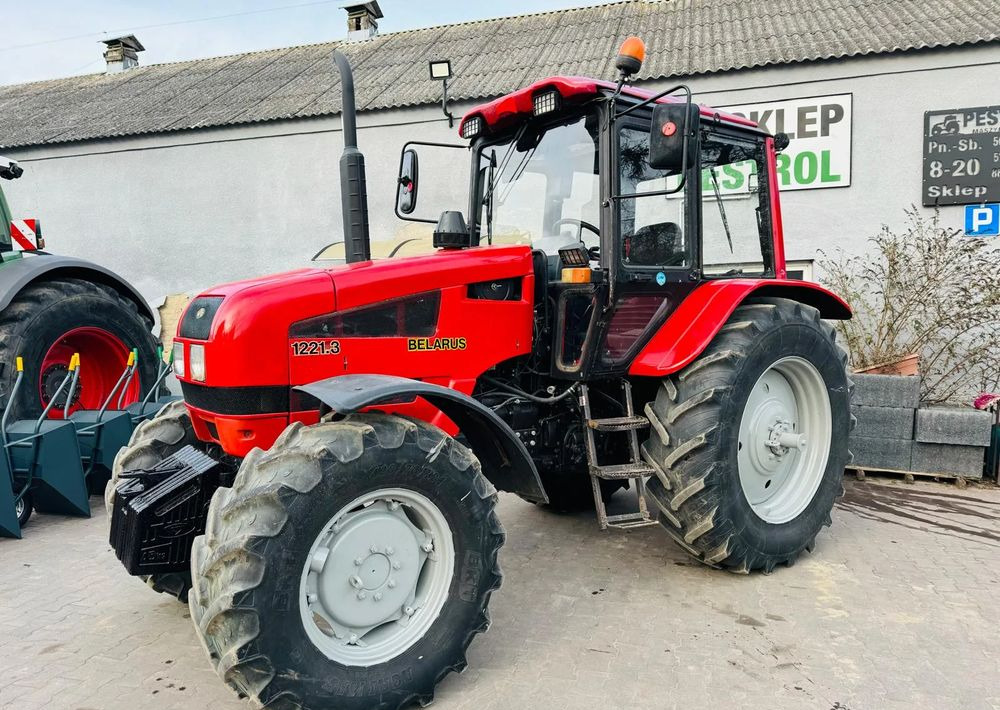 Belarus 1025.3 - Traktor: 1 kép. Belarus 1025.3 - Traktor: 1 kép.