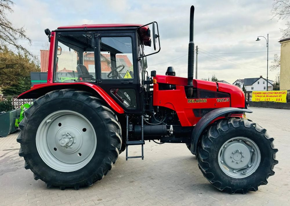 Belarus 1025.3 - Traktor: 3 kép. Belarus 1025.3 - Traktor: 3 kép.