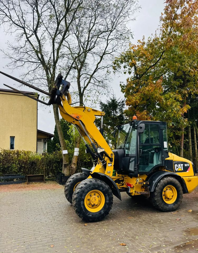 Caterpillar 907H - Gumikerekes homlokrakodó: 1 kép. Caterpillar 907H - Gumikerekes homlokrakodó: 1 kép.