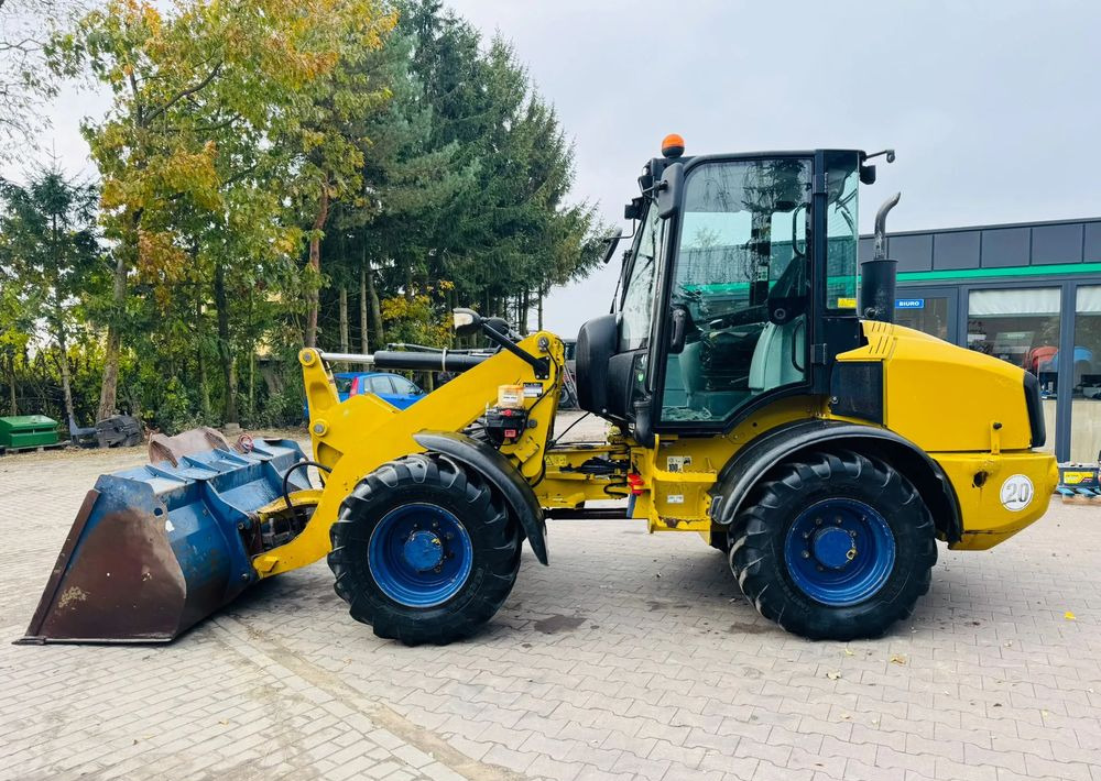 Caterpillar 908H - Gumikerekes homlokrakodó: 1 kép. Caterpillar 908H - Gumikerekes homlokrakodó: 1 kép.