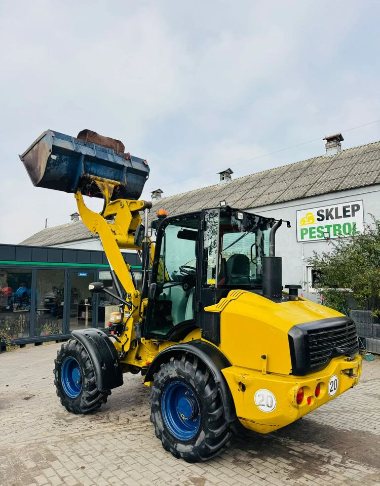 Caterpillar 908H - Gumikerekes homlokrakodó: 3 kép. Caterpillar 908H - Gumikerekes homlokrakodó: 3 kép.