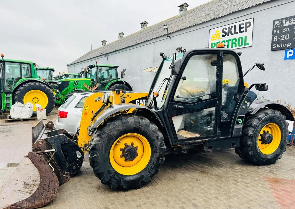 Caterpillar TH 336 - Teleszkópos rakodó: 2 kép. Caterpillar TH 336 - Teleszkópos rakodó: 2 kép.