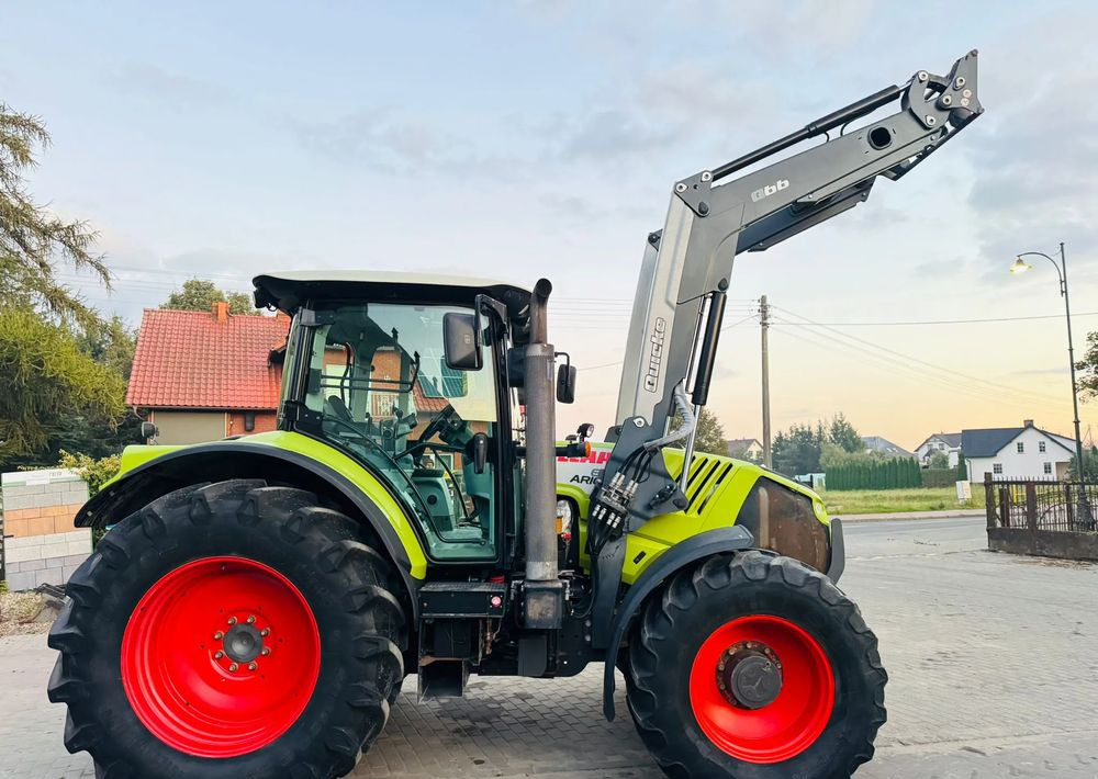 Claas ARION 620 - Traktor: 4 kép. Claas ARION 620 - Traktor: 4 kép.