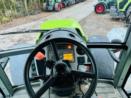 Claas AXION 810 CEBIS - Traktor: 2 kép. Claas AXION 810 CEBIS - Traktor: 2 kép.