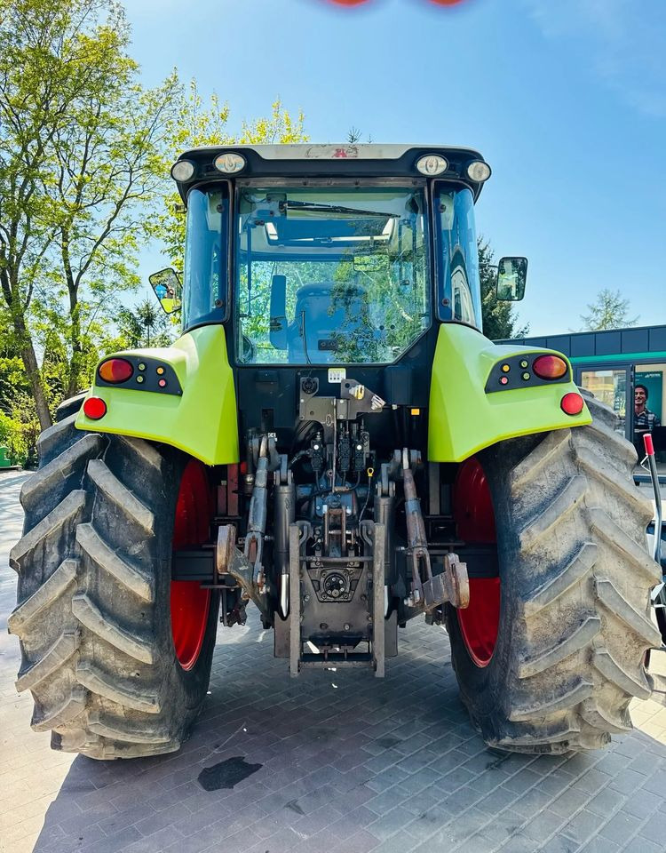 Claas Arion 410 - Traktor: 3 kép. Claas Arion 410 - Traktor: 3 kép.