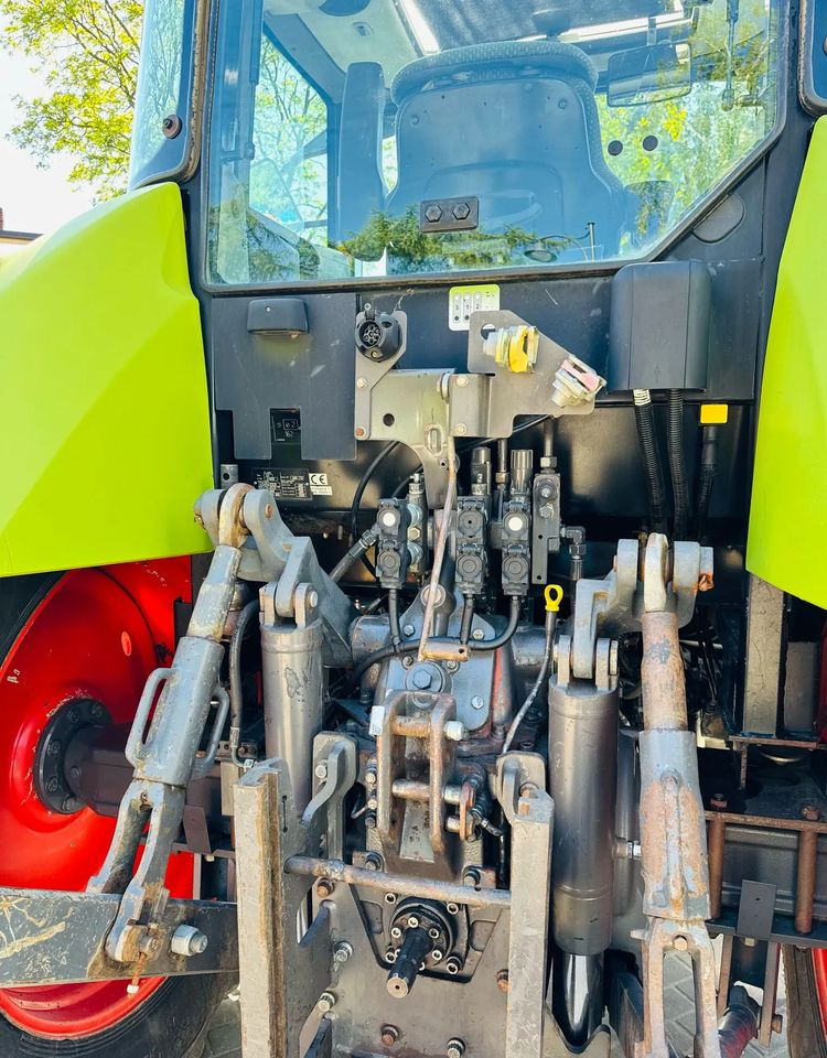 Claas Arion 410 - Traktor: 4 kép. Claas Arion 410 - Traktor: 4 kép.