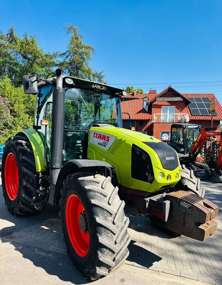 Claas Arion 410 - Traktor: 2 kép. Claas Arion 410 - Traktor: 2 kép.