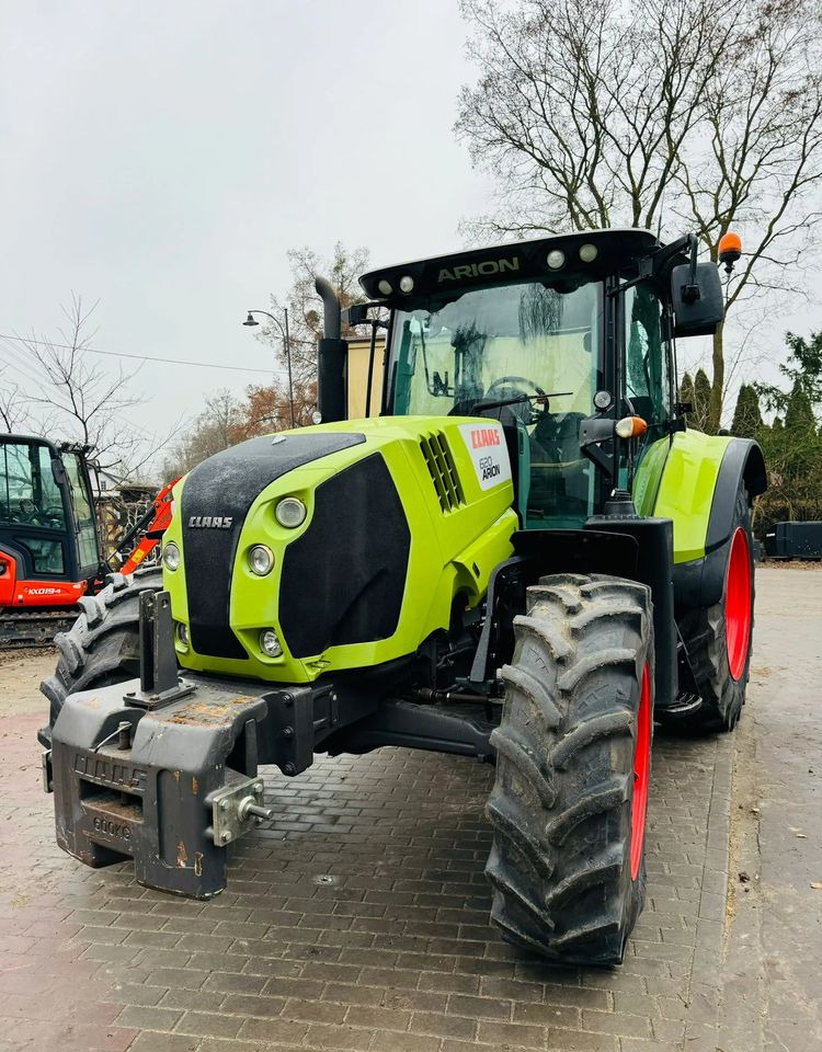 Claas Arion 620 - Traktor: 2 kép. Claas Arion 620 - Traktor: 2 kép.
