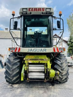 Claas JAGUAR 880 - Önjáró szecskázógép: 4 kép. Claas JAGUAR 880 - Önjáró szecskázógép: 4 kép.