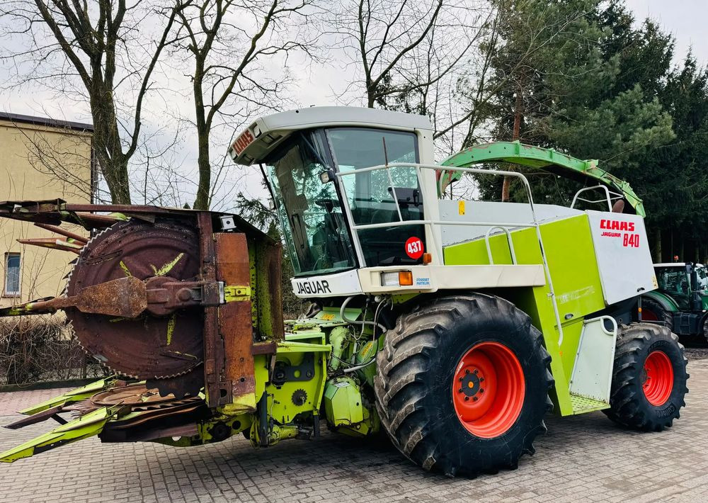 Claas Jaguar 840 - Önjáró szecskázógép: 2 kép. Claas Jaguar 840 - Önjáró szecskázógép: 2 kép.