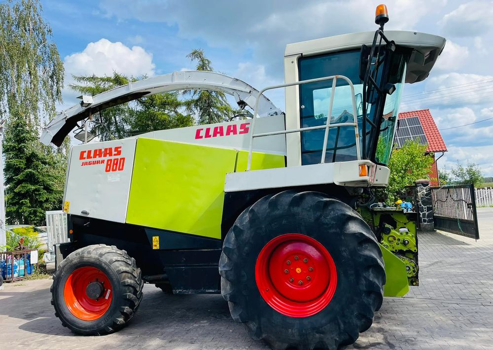 Claas Jaguar 880 - Önjáró szecskázógép: 1 kép. Claas Jaguar 880 - Önjáró szecskázógép: 1 kép.
