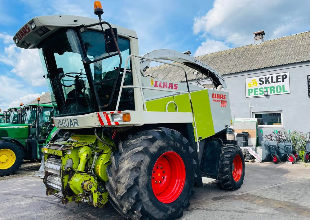 Claas Jaguar 880 - Önjáró szecskázógép: 2 kép. Claas Jaguar 880 - Önjáró szecskázógép: 2 kép.
