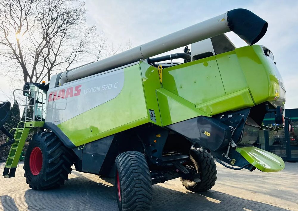 Claas Lexion 570 - Kombájn: 5 kép. Claas Lexion 570 - Kombájn: 5 kép.