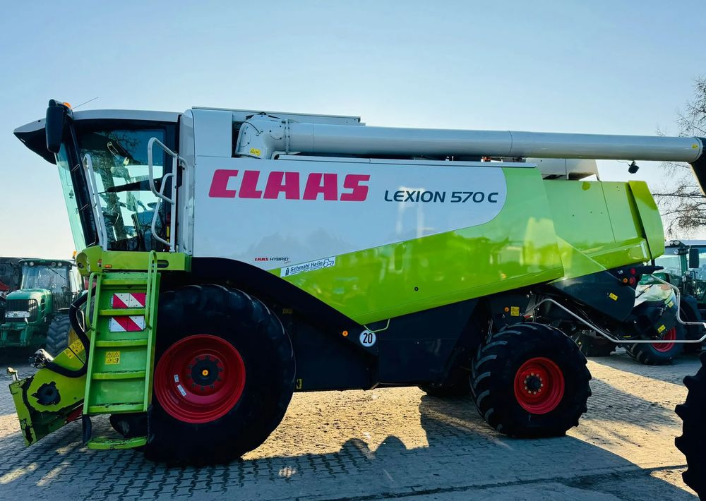 Claas Lexion 570C - Kombájn: 1 kép. Claas Lexion 570C - Kombájn: 1 kép.