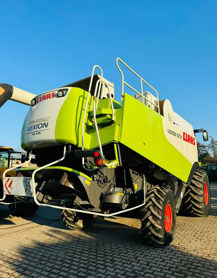 Claas Lexion 570C - Kombájn: 5 kép. Claas Lexion 570C - Kombájn: 5 kép.