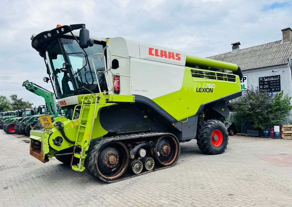 Claas Lexion 760 APS - Kombájn: 5 kép. Claas Lexion 760 APS - Kombájn: 5 kép.