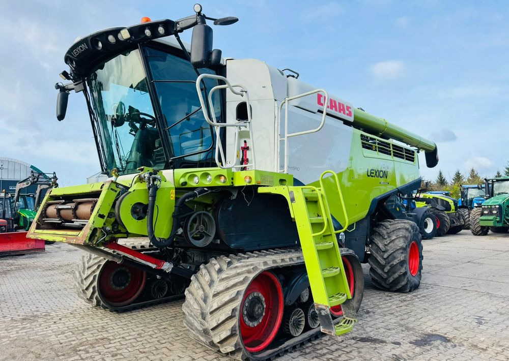 Claas Lexion 780 TT - Kombájn: 3 kép. Claas Lexion 780 TT - Kombájn: 3 kép.
