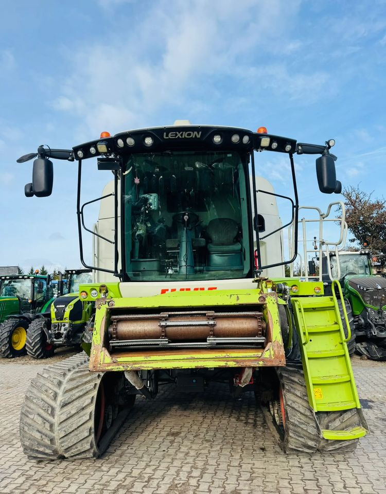 Claas Lexion 780 TT - Kombájn: 4 kép. Claas Lexion 780 TT - Kombájn: 4 kép.