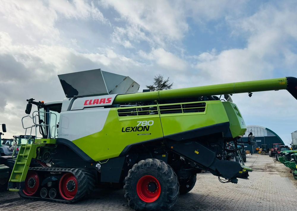 Claas Lexion 780 TT - Kombájn: 5 kép. Claas Lexion 780 TT - Kombájn: 5 kép.