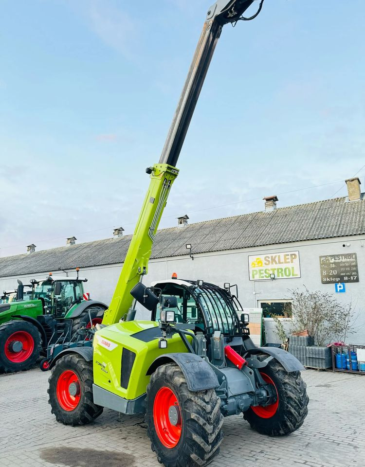 Claas SCORPION 732 - Teleszkópos rakodó: 1 kép. Claas SCORPION 732 - Teleszkópos rakodó: 1 kép.