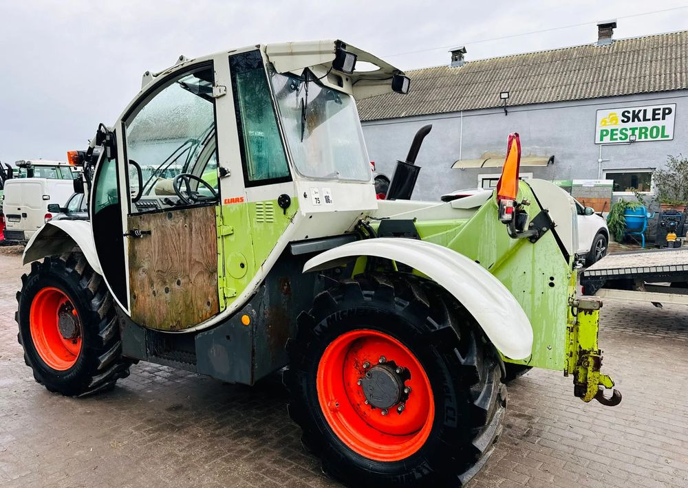 Claas TARGO K50 - Teleszkópos rakodó: 3 kép. Claas TARGO K50 - Teleszkópos rakodó: 3 kép.