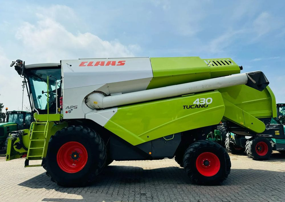 Claas Tucano 430 APS - Kombájn: 4 kép. Claas Tucano 430 APS - Kombájn: 4 kép.