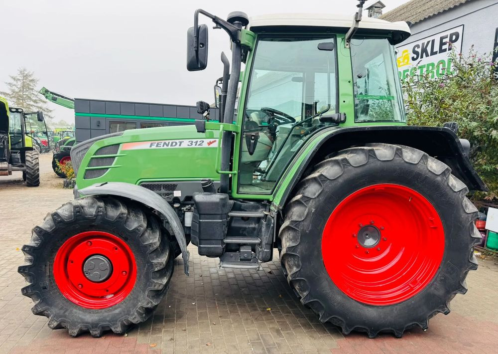 Fendt 312 Vario - Traktor: 2 kép. Fendt 312 Vario - Traktor: 2 kép.