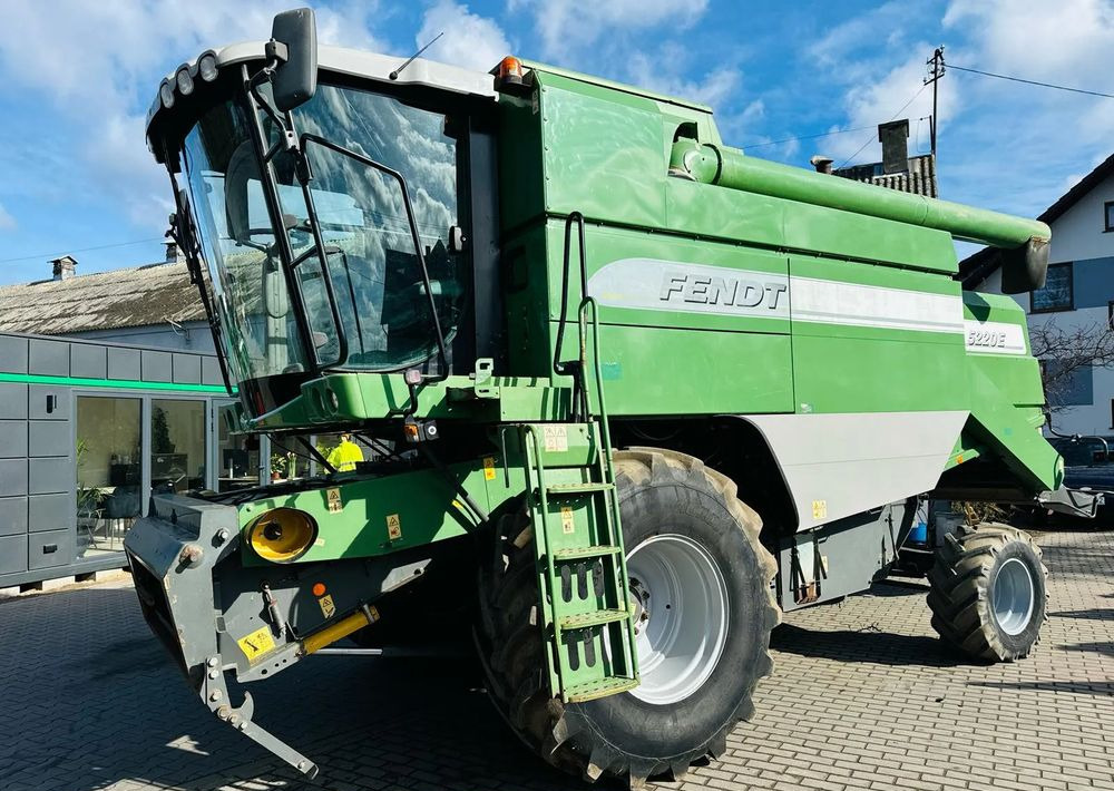 Fendt 5220E - Kombájn: 4 kép. Fendt 5220E - Kombájn: 4 kép.