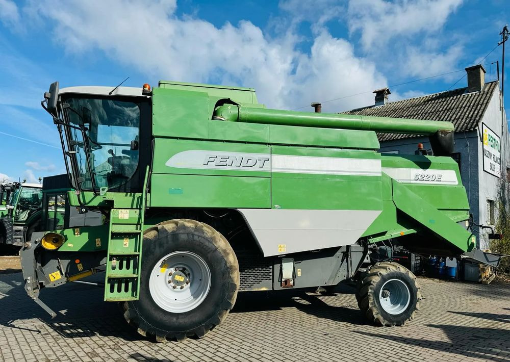 Fendt 5220E - Kombájn: 1 kép. Fendt 5220E - Kombájn: 1 kép.