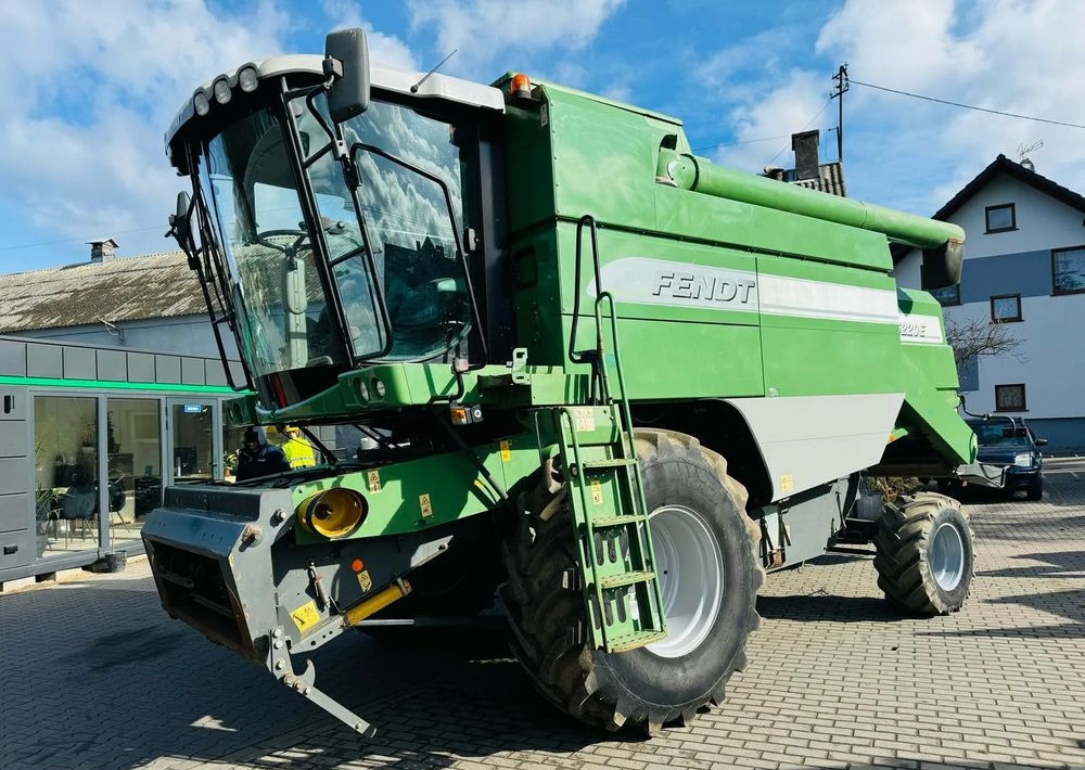 Fendt 5220E - Kombájn: 2 kép. Fendt 5220E - Kombájn: 2 kép.