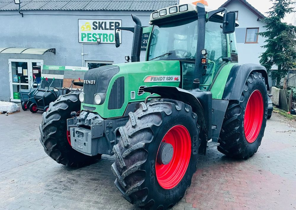 Fendt 820 - Traktor: 1 kép. Fendt 820 - Traktor: 1 kép.